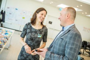 Elfie Czerny and Dominik Godat in conversation, illustrating how our listening influences our conversations at the 2nd Conference for Solution Focused Leadership (Lucerne, 2017).